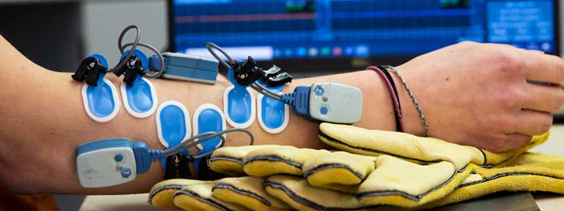 Unterarm_mit_Elektroden_800x300